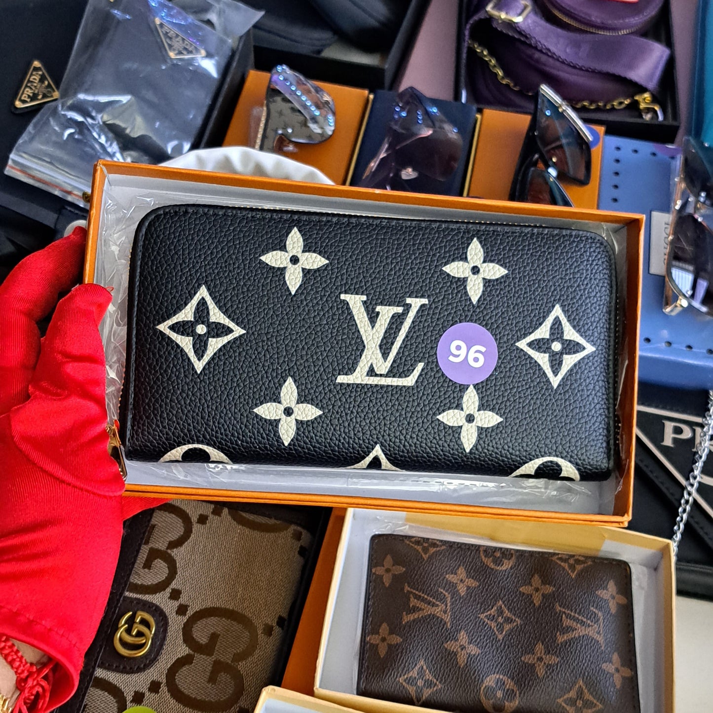 LV BIG BLACK LETTER