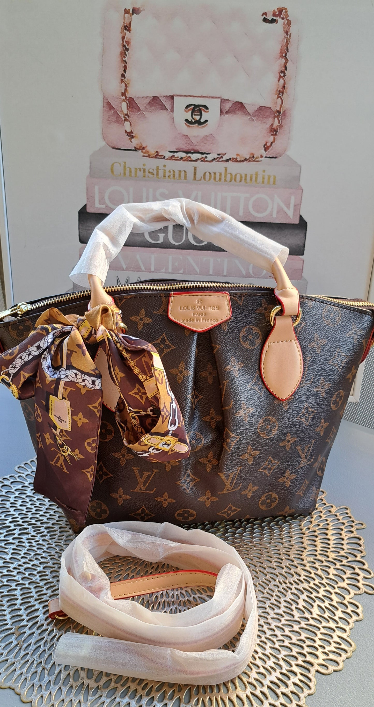 LUXURY NEW  LV MEDIUM