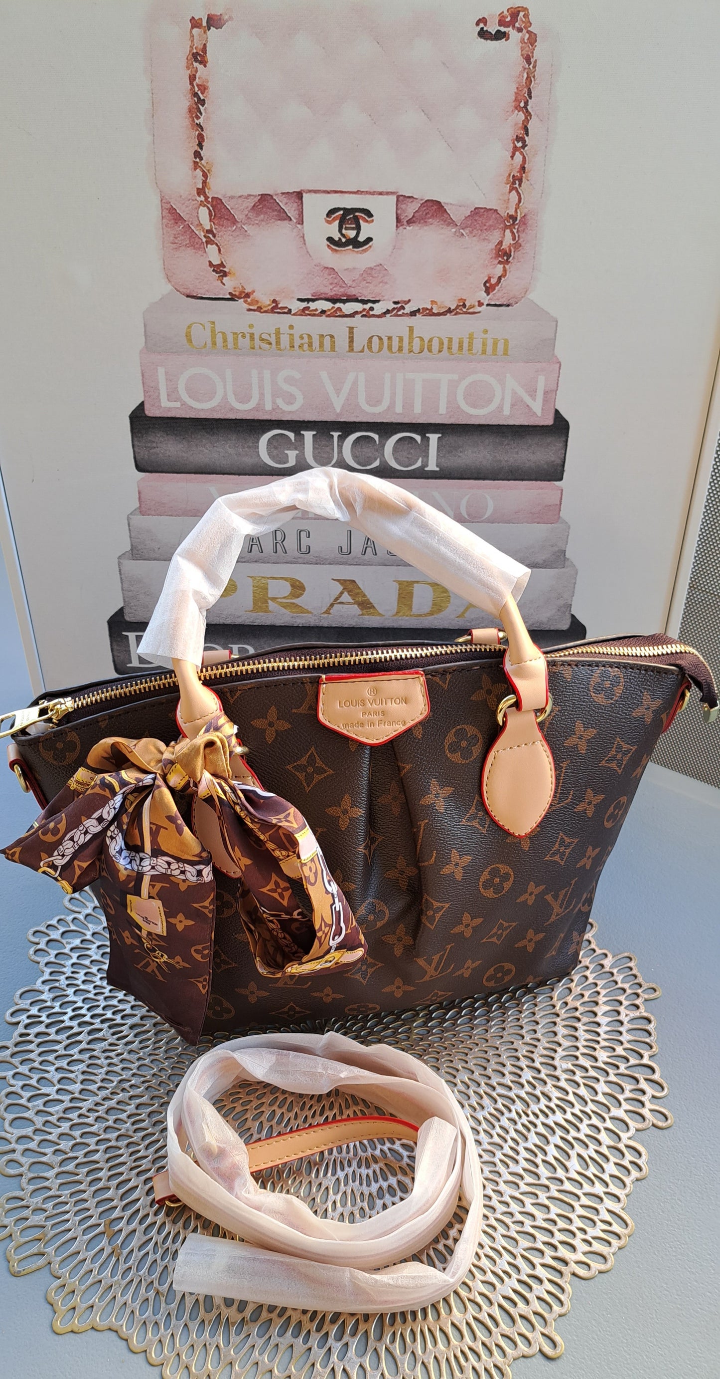 LUXURY NEW  LV MEDIUM