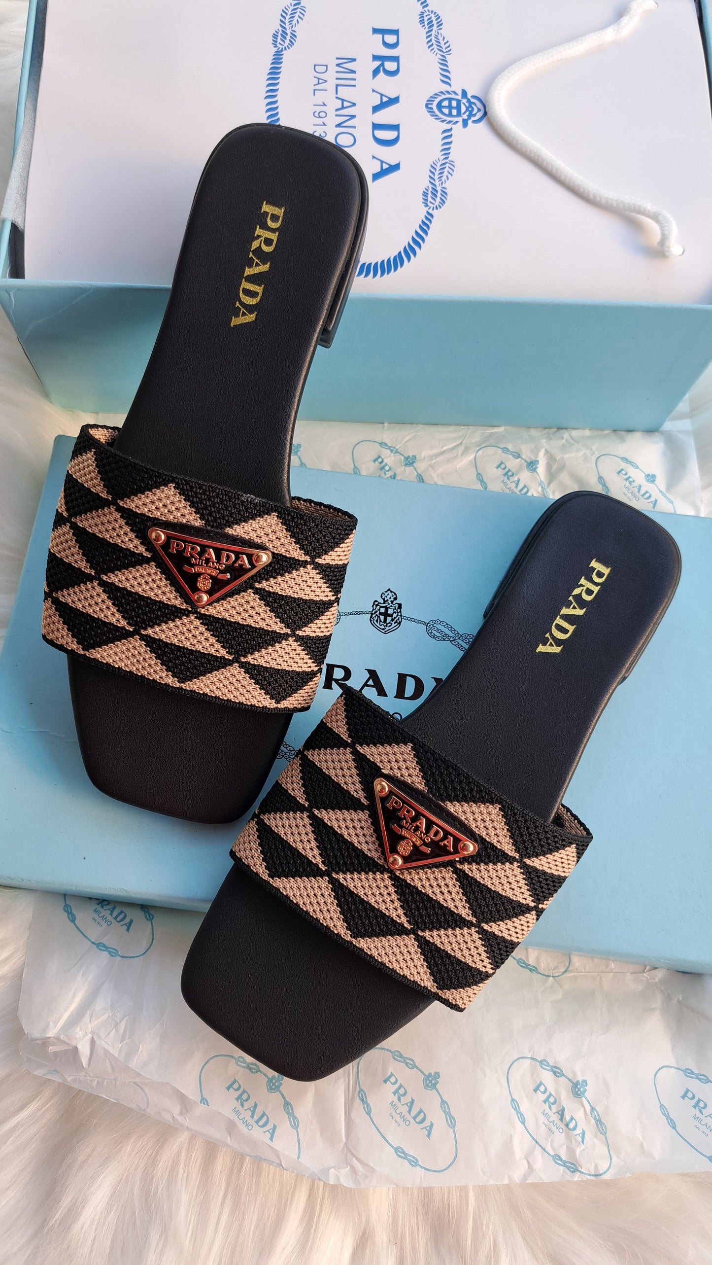 PRADA TRIANGOLO - BLACK