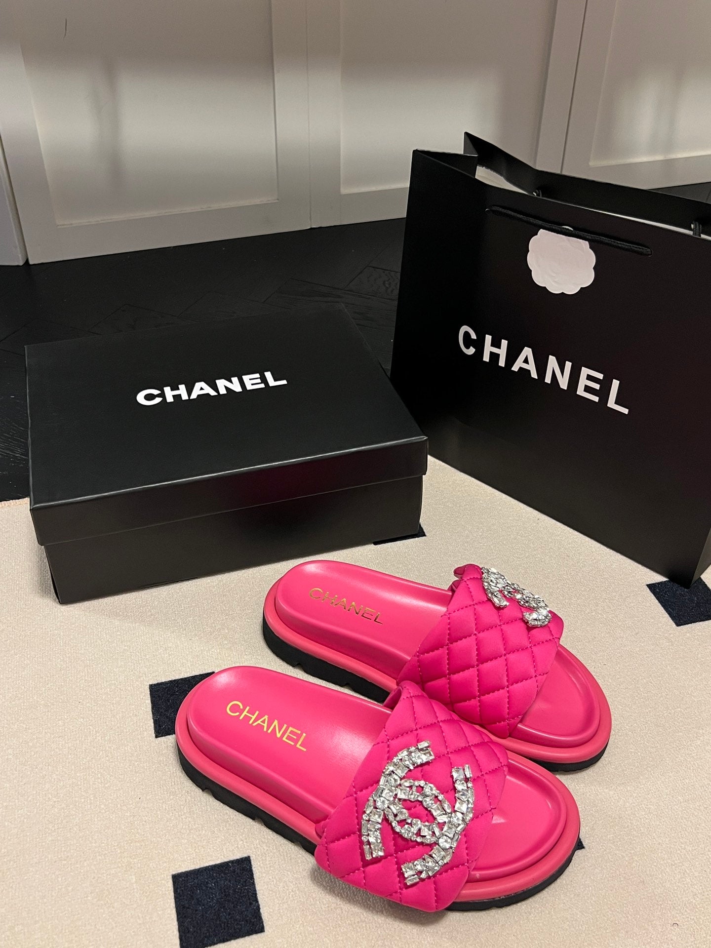 CHANEL RHINESTONE - PINK