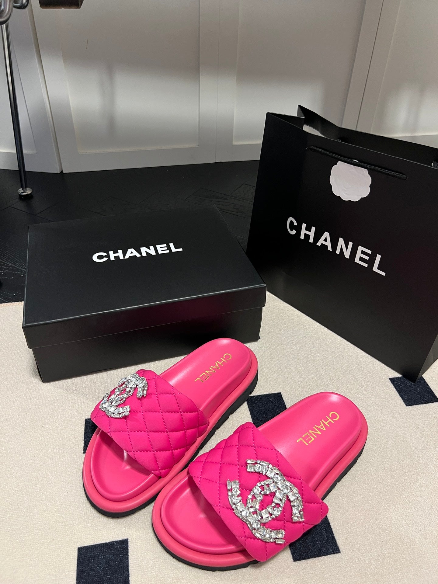 CHANEL RHINESTONE - PINK