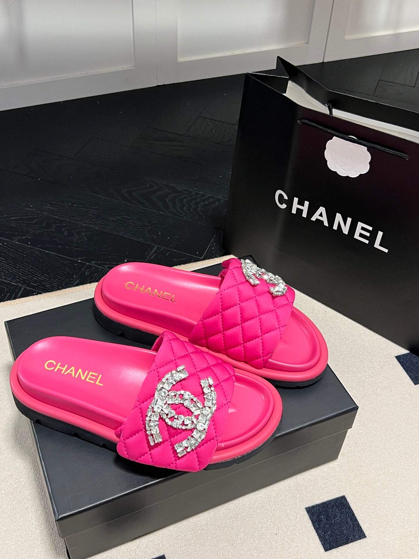 CHANEL RHINESTONE - PINK