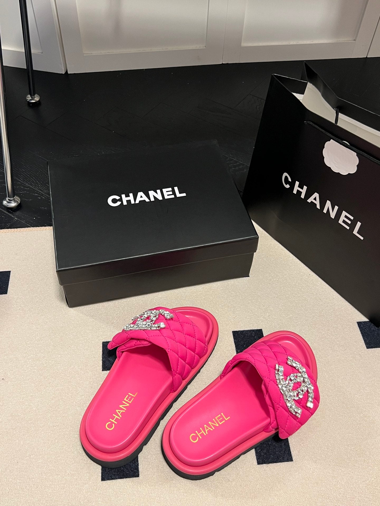 CHANEL RHINESTONE - PINK