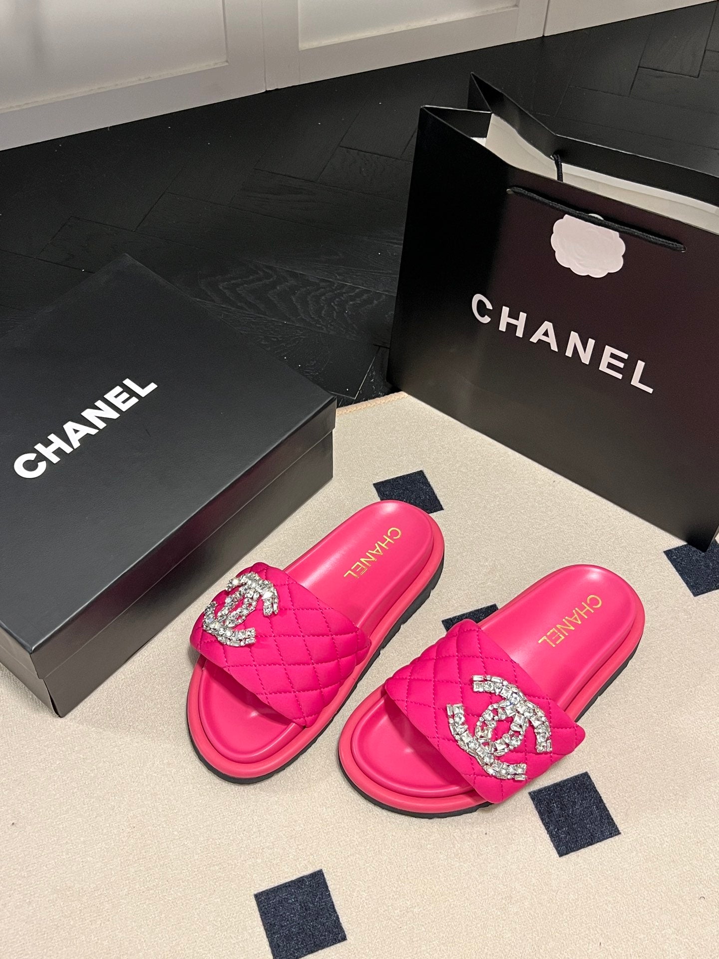 CHANEL RHINESTONE - PINK