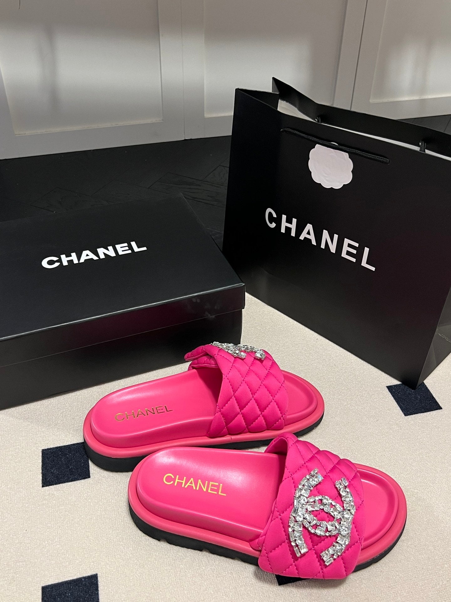 CHANEL RHINESTONE - PINK