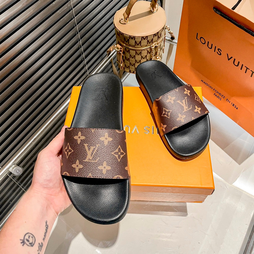 Men LV Slide - Brown