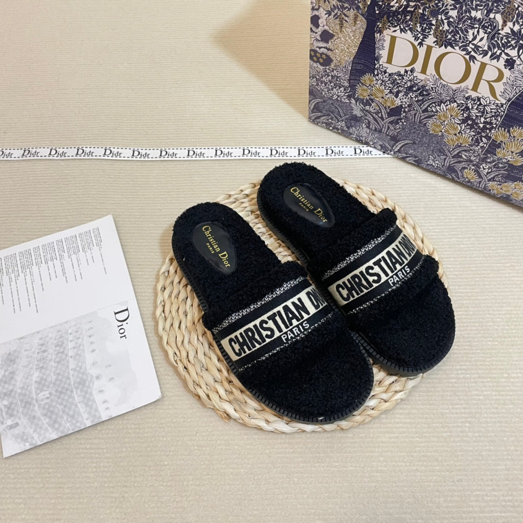 LUXURY CD FLUFFLY Slipper _ BLACK